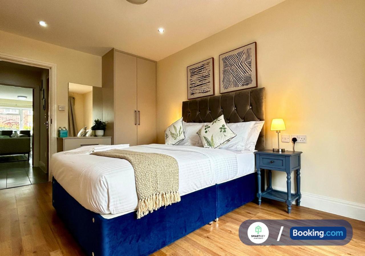 Modern 2 Bed 2 Bath Apartment Free Parking Watford  Exterior foto