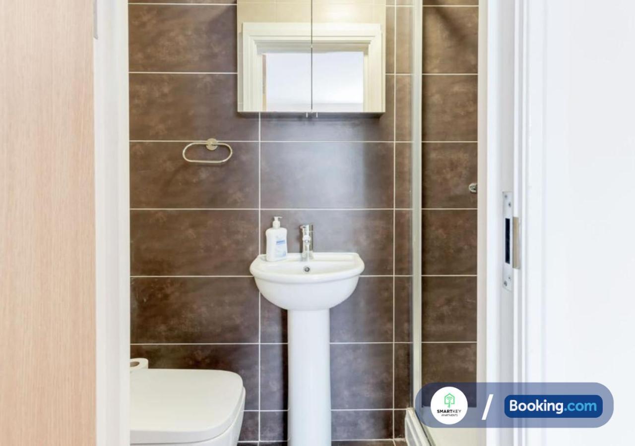 Modern 2 Bed 2 Bath Apartment Free Parking Watford  Exterior foto