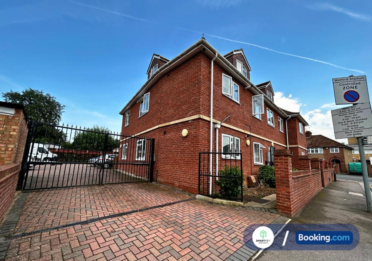 Modern 2 Bed 2 Bath Apartment Free Parking Watford  Exterior foto